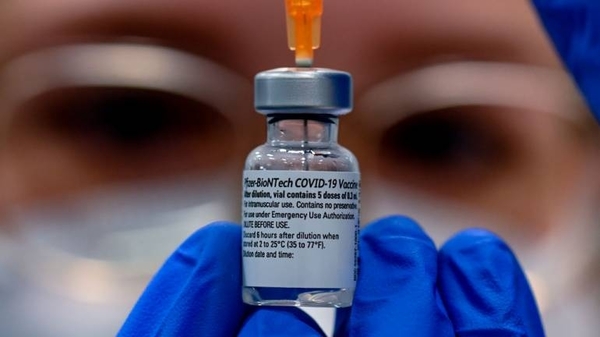 Diario HOY | Voluntarios farmacéuticos y bioquímicos ayudarán a preparar vacuna Pfizer