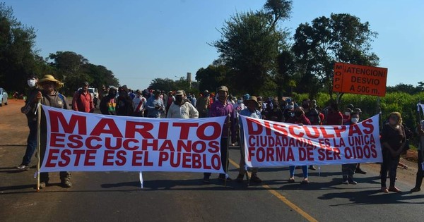 La Nación / “Marito escuchanos”: cañicultores se manifiestan por obra en ruta PY02