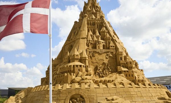 Construyen el castillo de arena más grande del mundo
