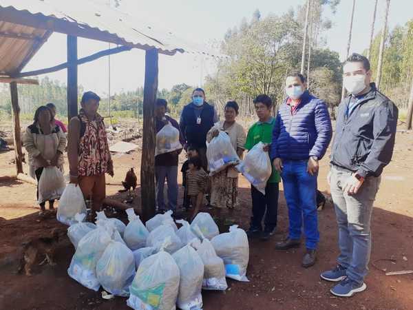 Nativos reciben asistencia de la Gobernación en Presidente Franco