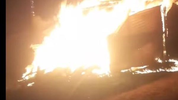 Denunció a su vecino por prender fuego a su casa