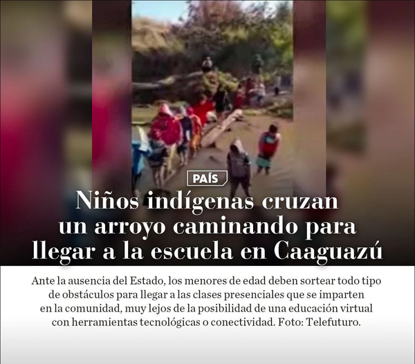 Niños indígenas cruzan un arroyo caminando para llegar a la escuela en Caaguazú