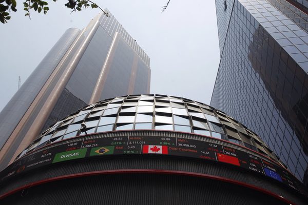 La Bolsa mexicana pierde un 0,96 % en línea con las caídas a nivel global - MarketData
