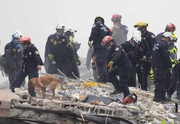 Aumentan a 64 las víctimas mortales del derrumbe en Florida