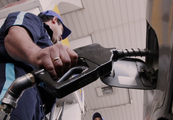 Emblemas privados aumentan G. 400 el precio de los combustibles
