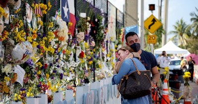 La Nación / Autoridades de Miami confirman 64 muertes en derrumbe de edificio