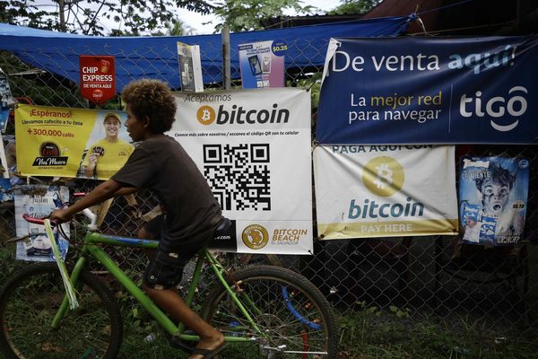 La adopción de bitcóin es vista como desacertada por el 77 % de salvadoreños - MarketData