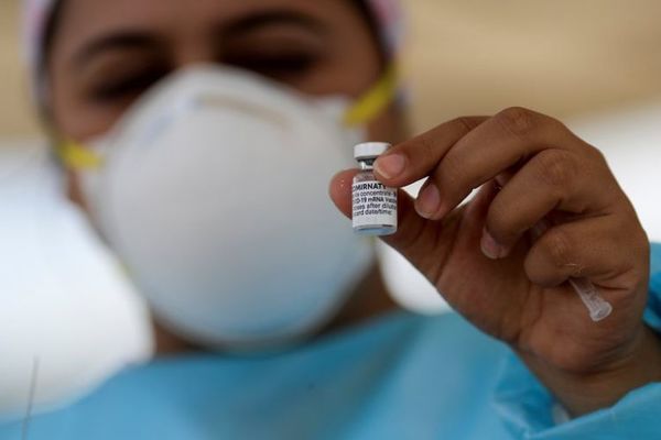 La FDA y los CDC confirmaron que las personas que fueron completamente vacunadas contra el COVID-19 no necesitarán una dosis de refuerzo