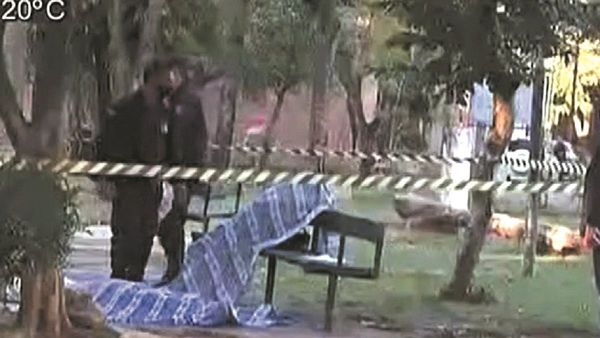 Dos viajeros varados fallecieron en la plaza