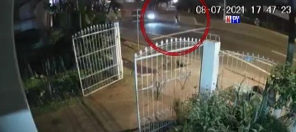 Transeúnte es violentamente atropellada por motocicleta | Noticias Paraguay