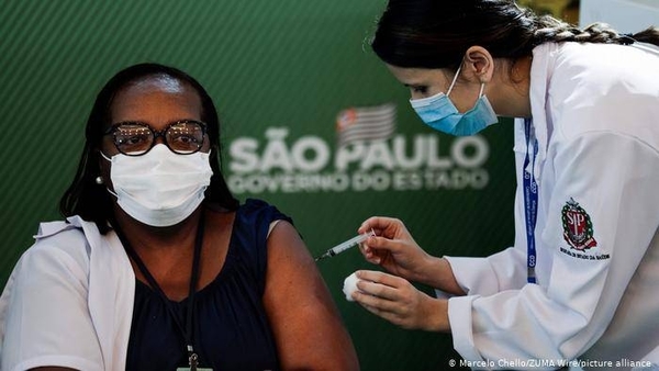 Diario HOY | La vacuna china CoronaVac es menos eficaz contra variante Gamma