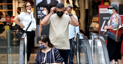 La Nación / Variante Delta del coronavirus dispara contagios y obliga a reinstaurar restricciones