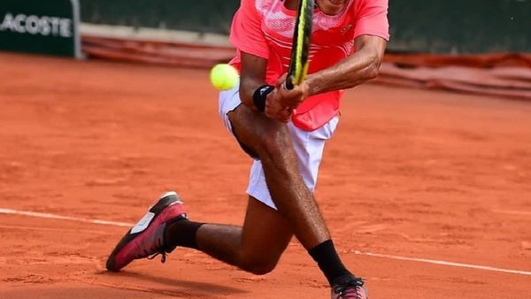 Daniel Vallejos va a octavos en Wimbledon