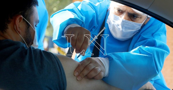 La Nación / Salud planea vacunar hasta a 90 mil personas por día desde el lunes
