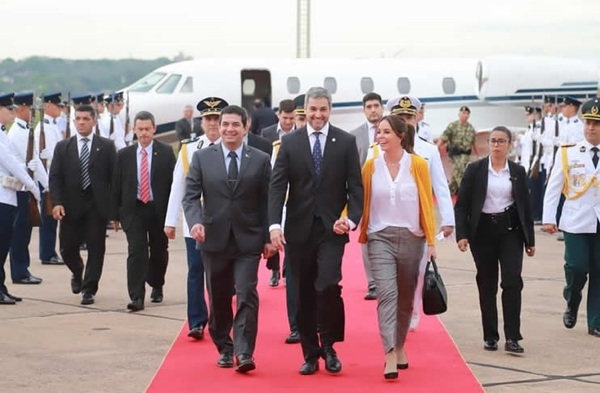 Presidente Abdo comunicó al Congreso de ausencia y ya está rumbo a Miami
