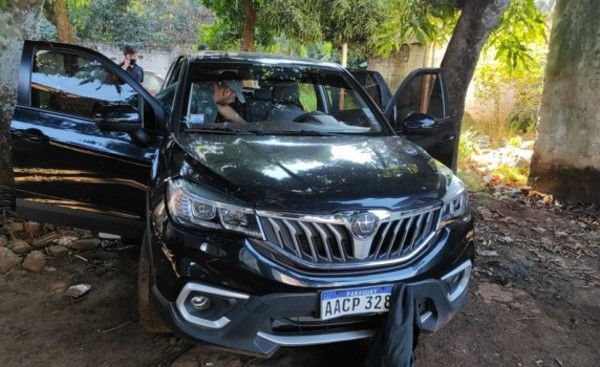 Recuperan camioneta robada durante violento asalto