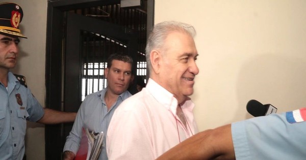 La Nación / Confirman que Ramón González Daher y su hijo enfrentarán juicio oral