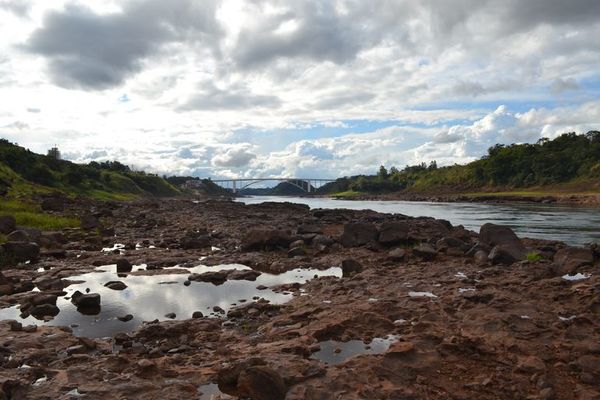 Descenso del río Paraná alcanza nivel histórico - ABC en el Este - ABC Color