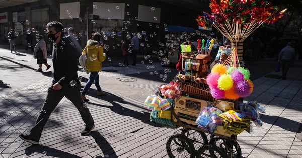 La Nación / Con más de 70% de inmunizados, Chile aliviana las cuarentenas