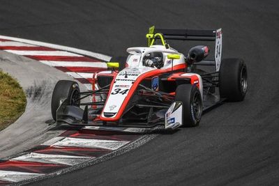 Joshua da primeros pasos en la Fórmula 3 - Automovilismo - ABC Color