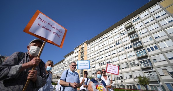 La Nación / El Papa celebrará el Ángelus dominical desde el hospital