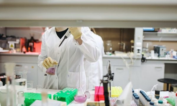 Laboratorio taiwanés estudiará nueva vacuna antiCovid-19 con Medicina UNA