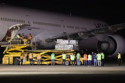 1.000.000 de dosis contra el Covid-19 ya está en suelo paraguayo - La Clave