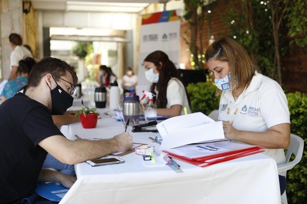 Más de 1.500 jóvenes usufructuarán las becas Itaipu-Becal | .::Agencia IP::.