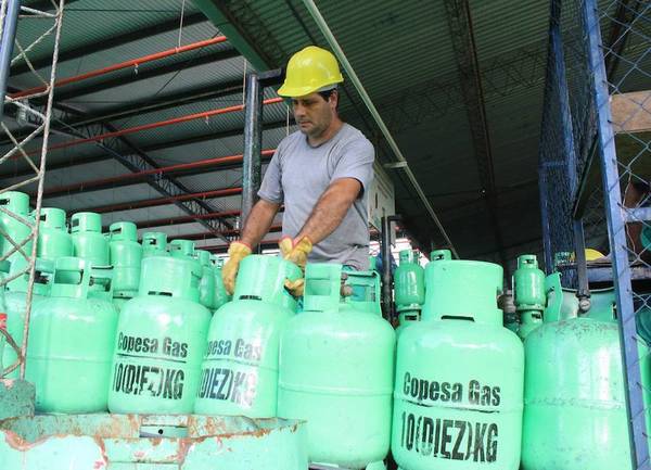 SIGUEN LOS AUMENTOS: EL GAS SUBE G. 800 POR KILO Y G. 400 POR LITRO, CONFIRMAN