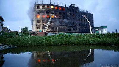 Detienen a propietario de fábrica incendiada en Bangladesh