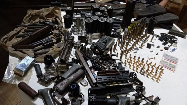 Policía incauta un arsenal en una vivienda en Pedro Juan Caballero