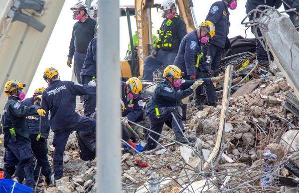 Sube a 86 el número de víctimas mortales por derrumbe de edificio en Surfside | El Independiente