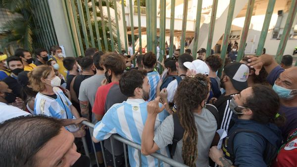 Aglomeraciones en el Maracaná y exámenes de covid falsos anteceden la final