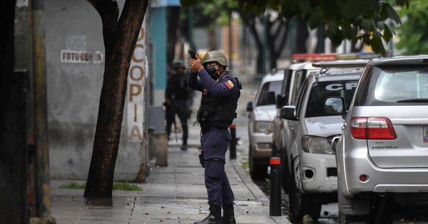 La Nación / Choques en barriada de Caracas dejan 26 muertos
