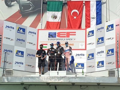Crónica / JOSHUA DUERKSEN ¡FEROZ ORGULLO!