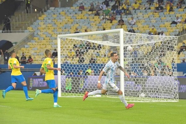 Crónica / ARGENTINA SUMA SU TÍTULO N.° 15 A NIVEL CONTINENTAL