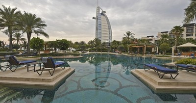 La Nación / Dubái registra récord Guinness de la piscina más profunda del mundo