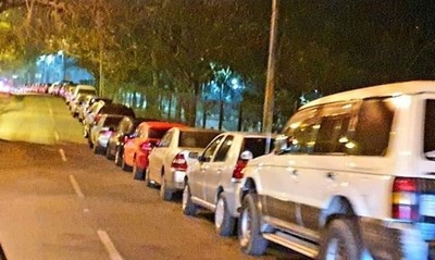 Dos días de vigilia en Ciudad del Este para la vacunación contra el covid - ADN Digital
