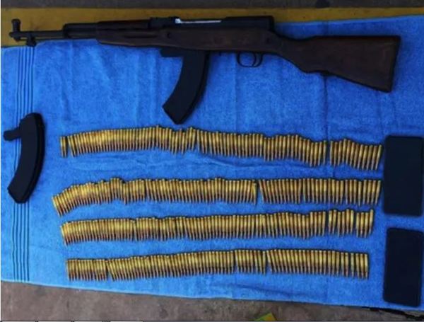Militares detenidos por supuestamente intentar vender un arma en Luque | Ñanduti