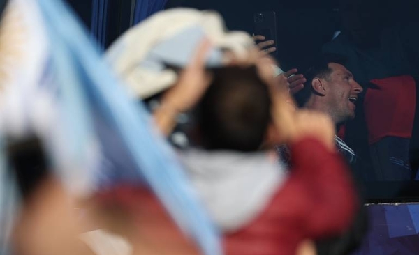 Diario HOY | La Selección argentina regresó a su país tras la consagración en el Maracaná