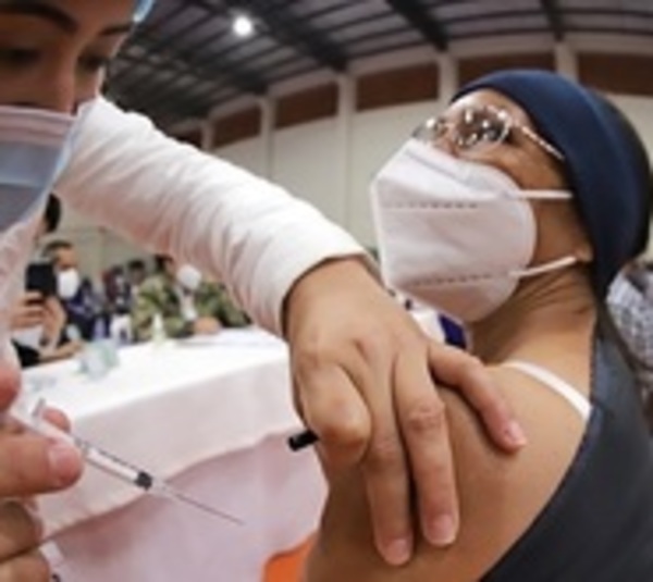 Aseguran que merma en números de covid propicia vacunación masiva - Paraguay.com