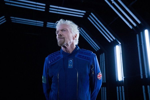 Histórico: Comenzó vuelo de Virgin Galactic hacia el espacio con Branson a bordo