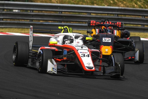 Duerksen cierra dentro del top 10 en Hungaroring