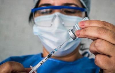 Vacunación a población esencial inicia mañana