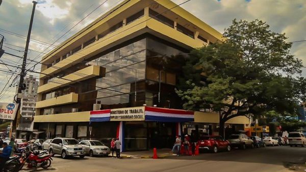 Trabajo fiscalizará empresas que nieguen permiso para vacunación