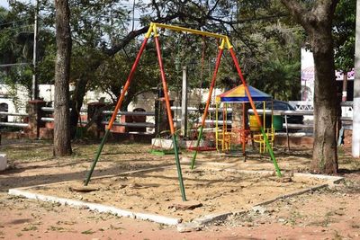 Gobernador de Central y su clan quieren justificar despilfarro mostrando obras chapuceras - Nacionales - ABC Color