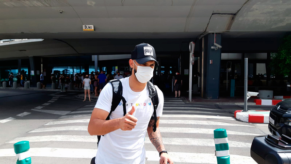 Omar Alderete llega a Valencia para fichar por el club de Mestalla