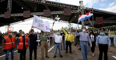 La Nación / Liberales sostienen que el Gobierno armó un “circo” en torno al megavacunatorio