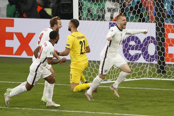 El golazo de Luke Shaw ante Italia; corrió de arco a arco para definir con categoría