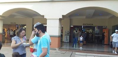 Bomberos controlan principio de incendio en shopping de San Lorenzo - Nacionales - ABC Color